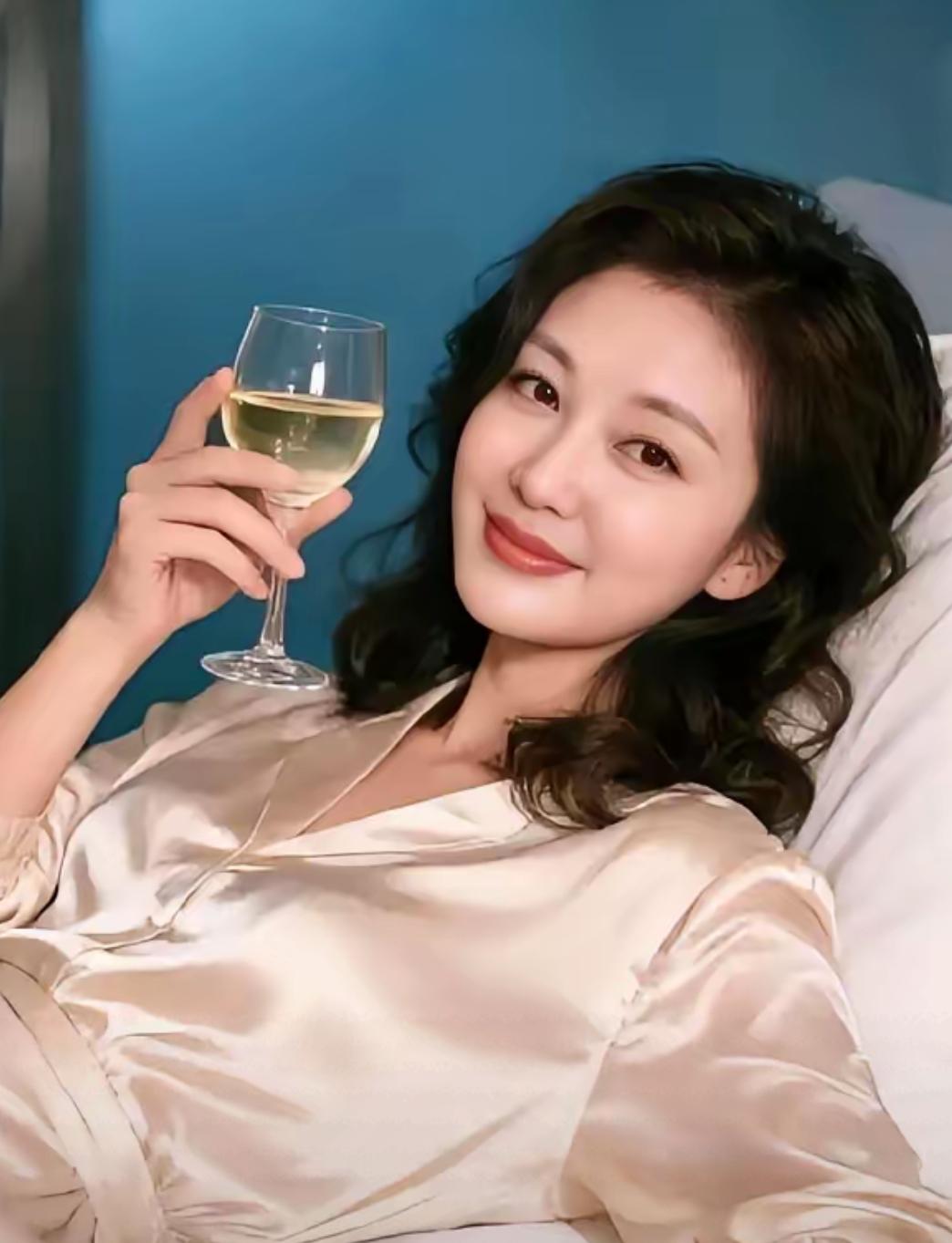 什么情况下，一个男人会出轨首先，他会出轨，因为他感到渴望，渴望新鲜，渴望刺激
