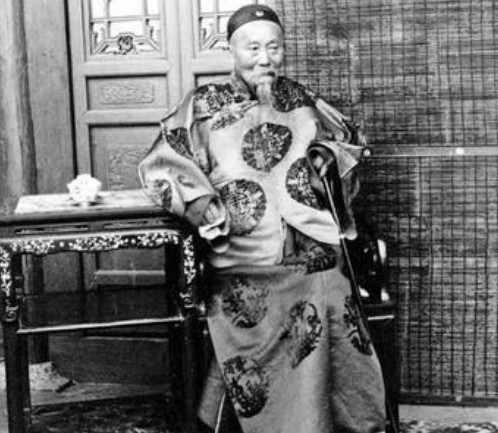 1863年，丧妻两年后，李鸿章决定再娶一房夫人，未曾想，大婚当天，李鸿章竟看上了
