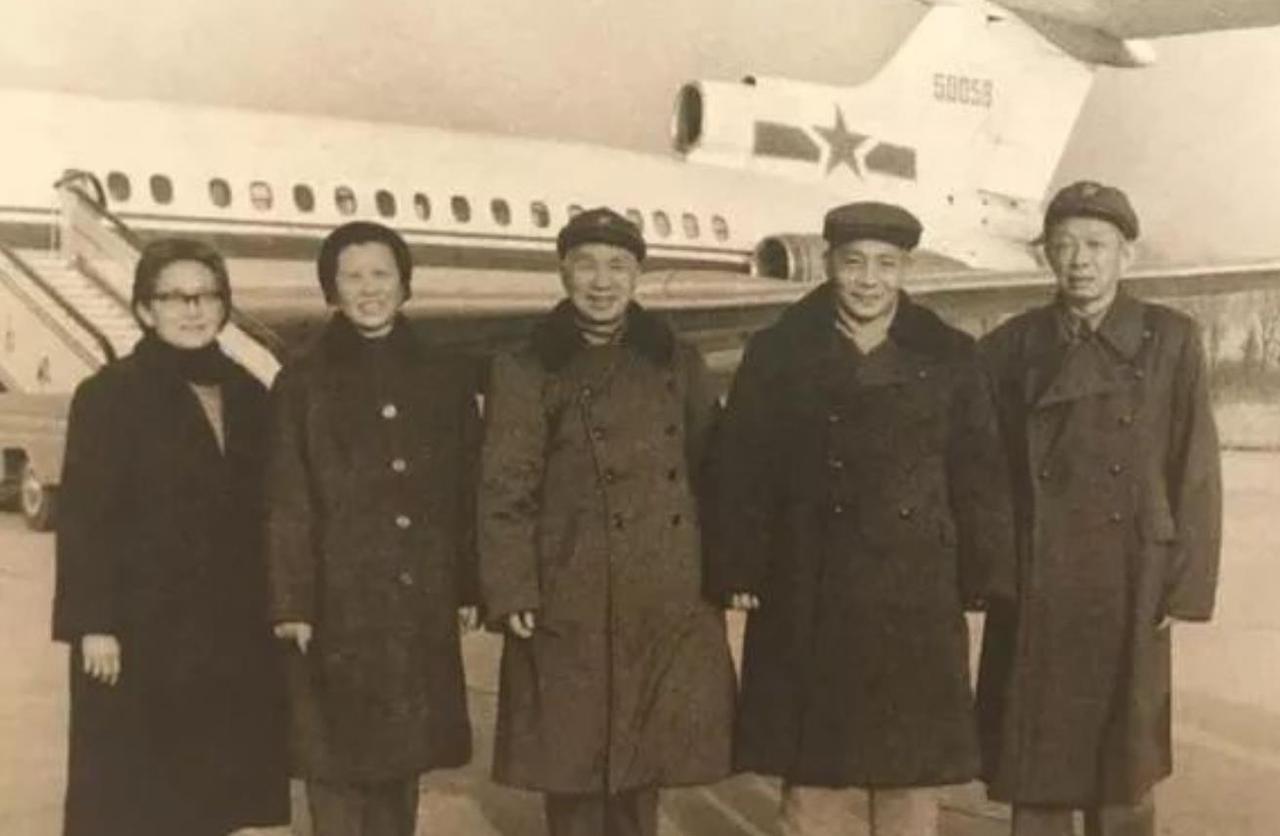 1955年，上海警备区司令王必成被授予开国中将军衔，一些老战友纷纷打抱不平：“老