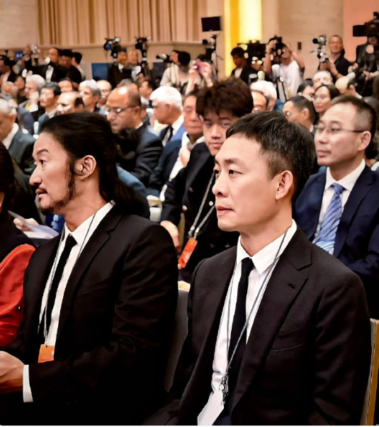 张译！吴京这是啥造型啊？​​​