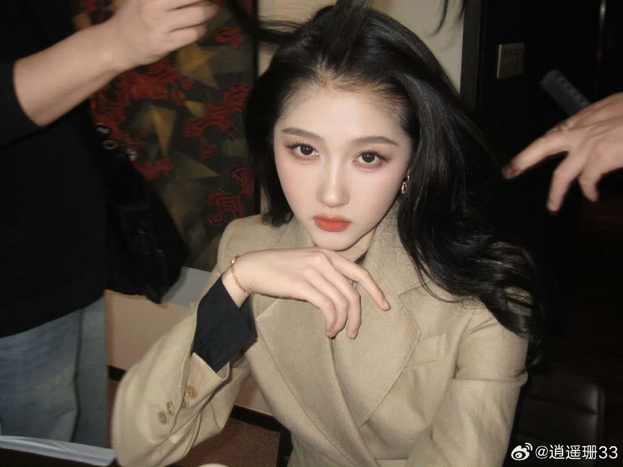 关晓彤职场穿搭教科书关晓彤早这么穿就好了简约大气、利落精致，这身确实把职场穿搭