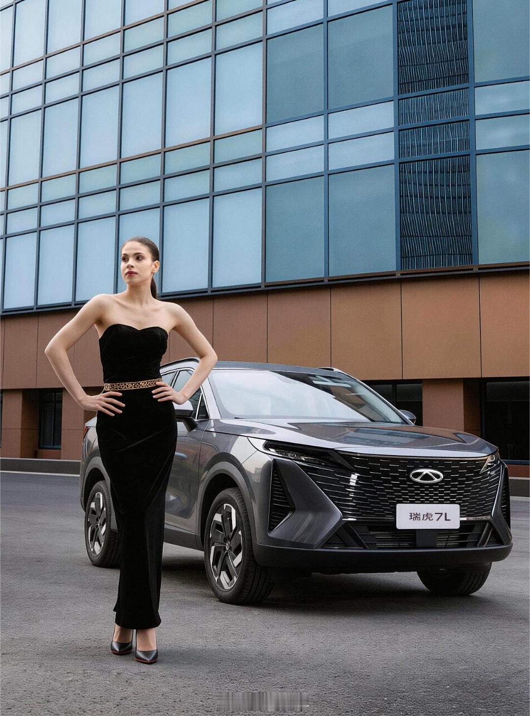 前几天奇瑞瑞虎7双车上市，感觉他们好像就他们出了两台车，但打法很聪明，不是让你二