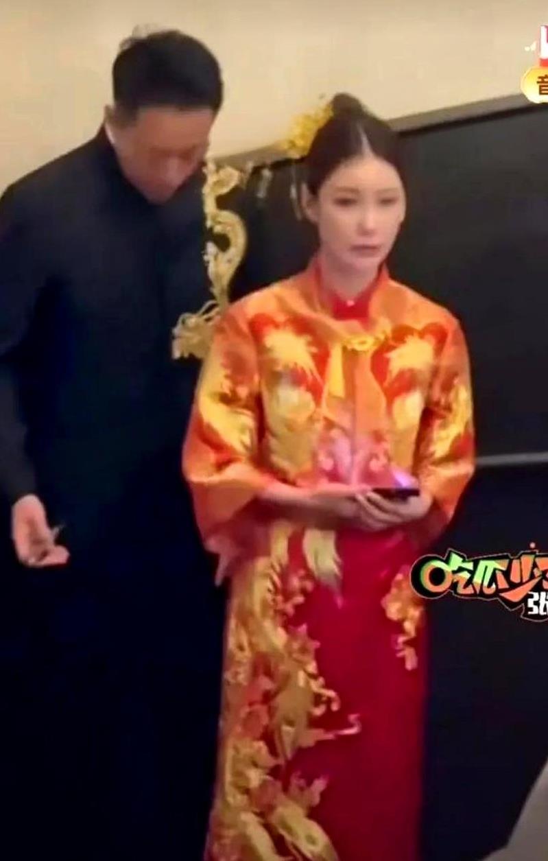 汪小菲马小梅婚礼现场不见孩子身影，这事儿在热搜上炸了锅！眼尖的网友发现，这次婚