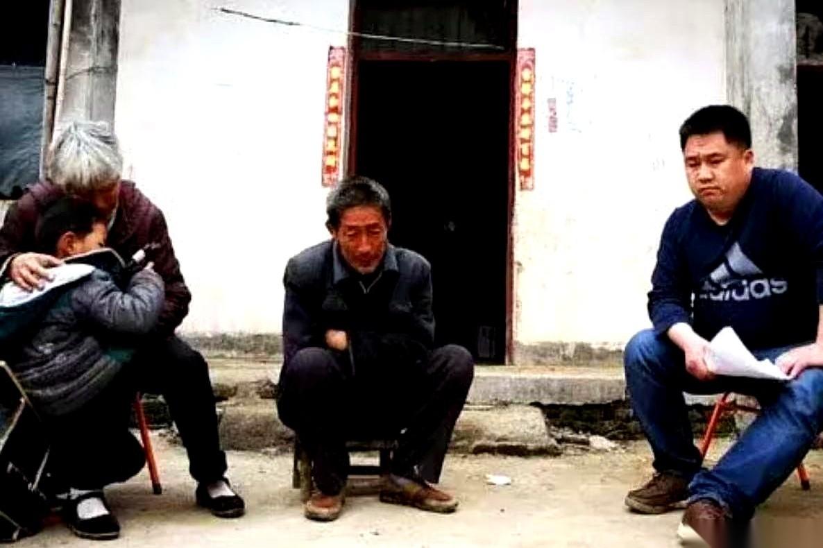 河南一个车行老板，给客户担保了25万的大货车贷款。才第三个月，客户电话就打不通