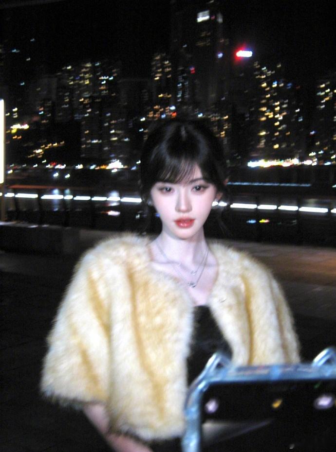 鞠婧祎亲爱的维多利亚我的天鞠婧祎美成啥了，完全亲爱的维多利亚小姐，比夜色更美丽鞠