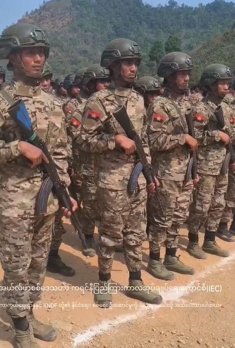 果敢同盟军教出来的徒弟也不错！克耶保卫军阅兵仪式全部采用中式步伐，走的很帅气