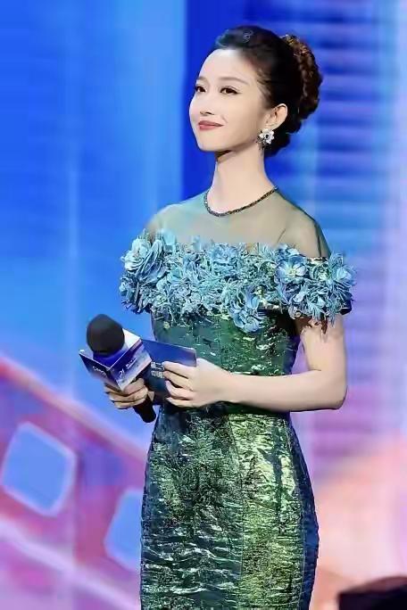 龙洋[玫瑰]工作照
