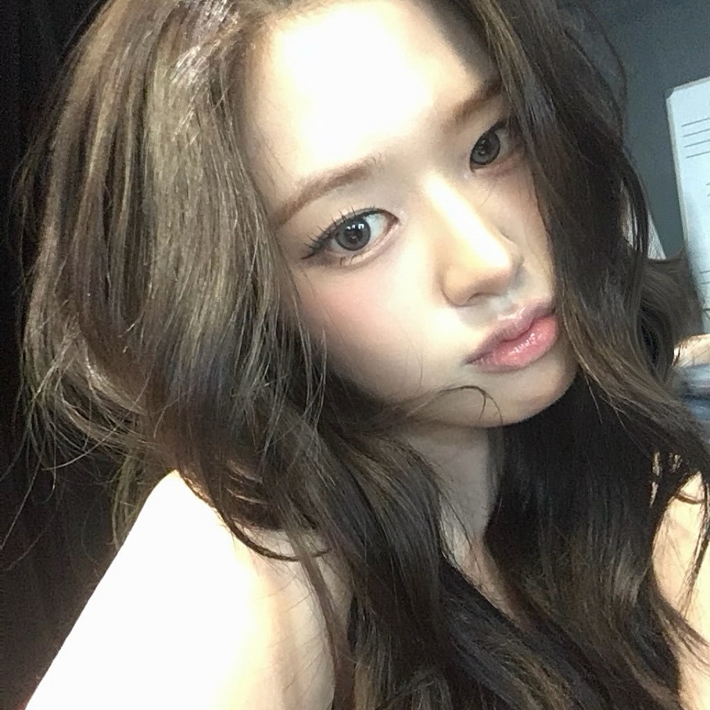 安宥真INS更新🖤🤎