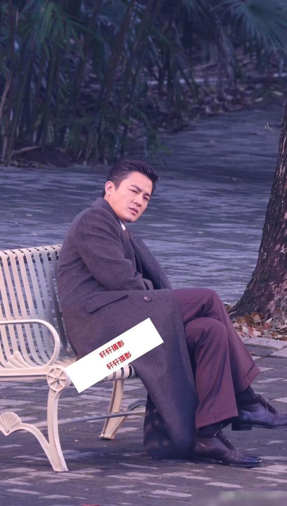 欧豪新剧路透被说状态差，一脸苍老颓废。这是角色要求，而且他2月底才进组，属