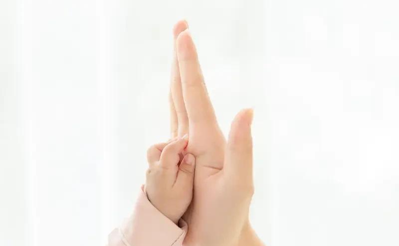 别光盯着明星那点家务事了，咱老百姓家里这场“育儿权”争夺战才叫真·硝烟弥漫！数