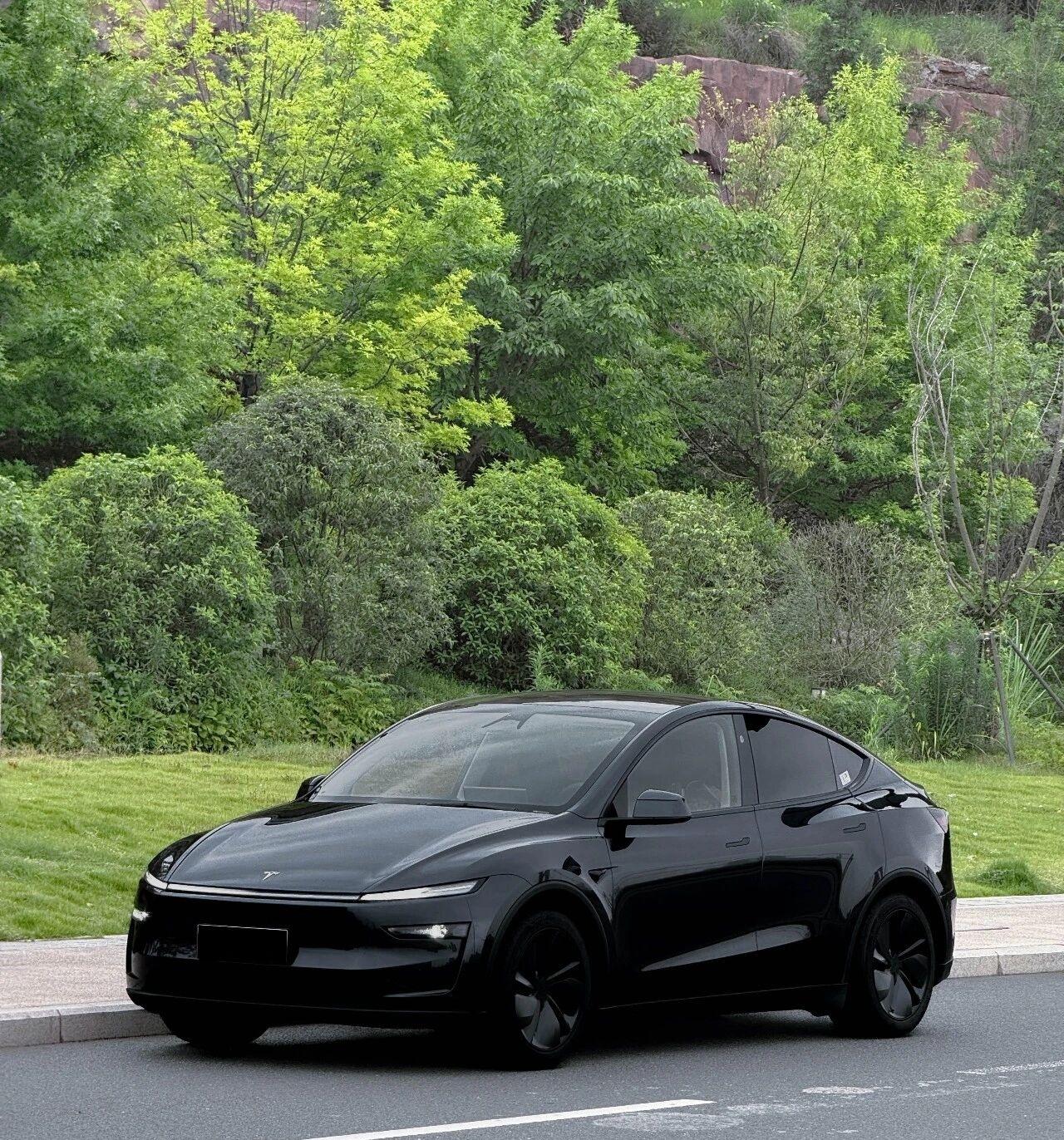 2026款特斯拉ModelY一、外观：极简锋芒，动感天成2026款特斯