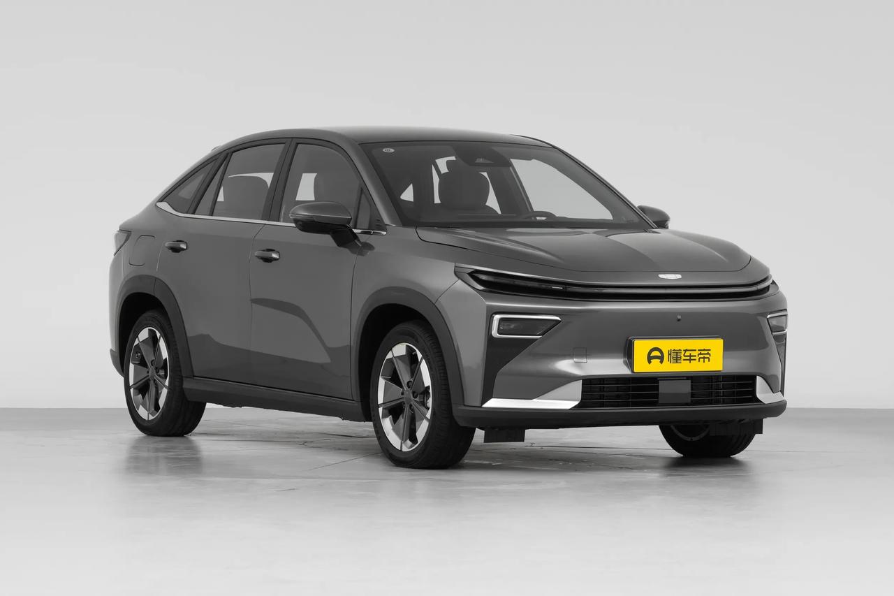 吉利新款SUV命名为博越REV，听到这个名字，很多人会想到吉利博越，但见到实车后