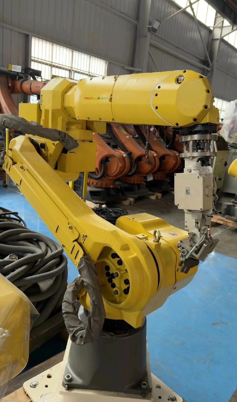 朋友做二手机器人发财了，这种机器人二手一台8000元收购人家的，然后转手5600