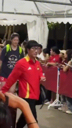 快来看！李盈莹的腿到底有没有问题？你说了算8月31日晚，2025世锦赛1/8