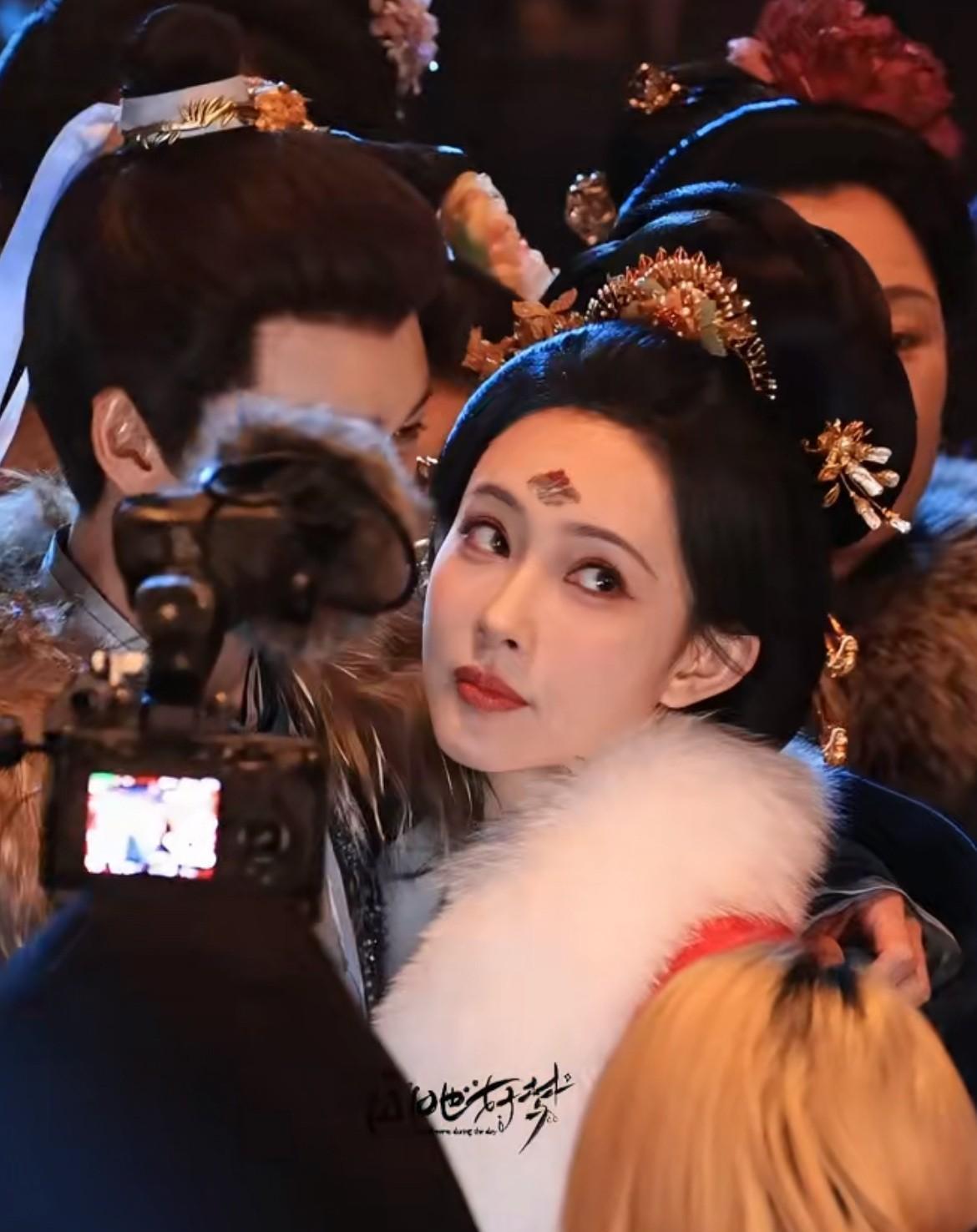 别再信什么演技了。观众真正爱看的，是演员“演砸了”的那一刻。比如李昀锐，导演