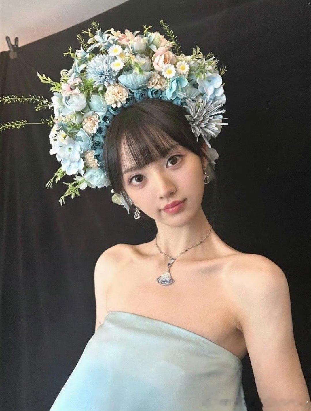 女明星的簪花造型一大波女明星簪花美照来袭！实在是只能放18张，还有一些放不下了。