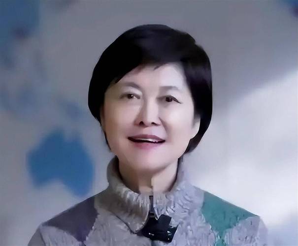 敬一丹人缘到底有多顶？看这场告别仪式就懂了。87岁陈铎白发赶来，朱军、朱迅、李修平、韩乔生、水均益、