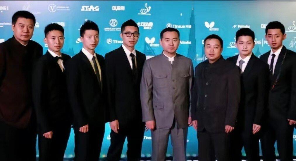 当马龙在球台前暴扣时，球迷喊的却是幼儿园级别的昵称。你肯定听过国乒“八大员”的