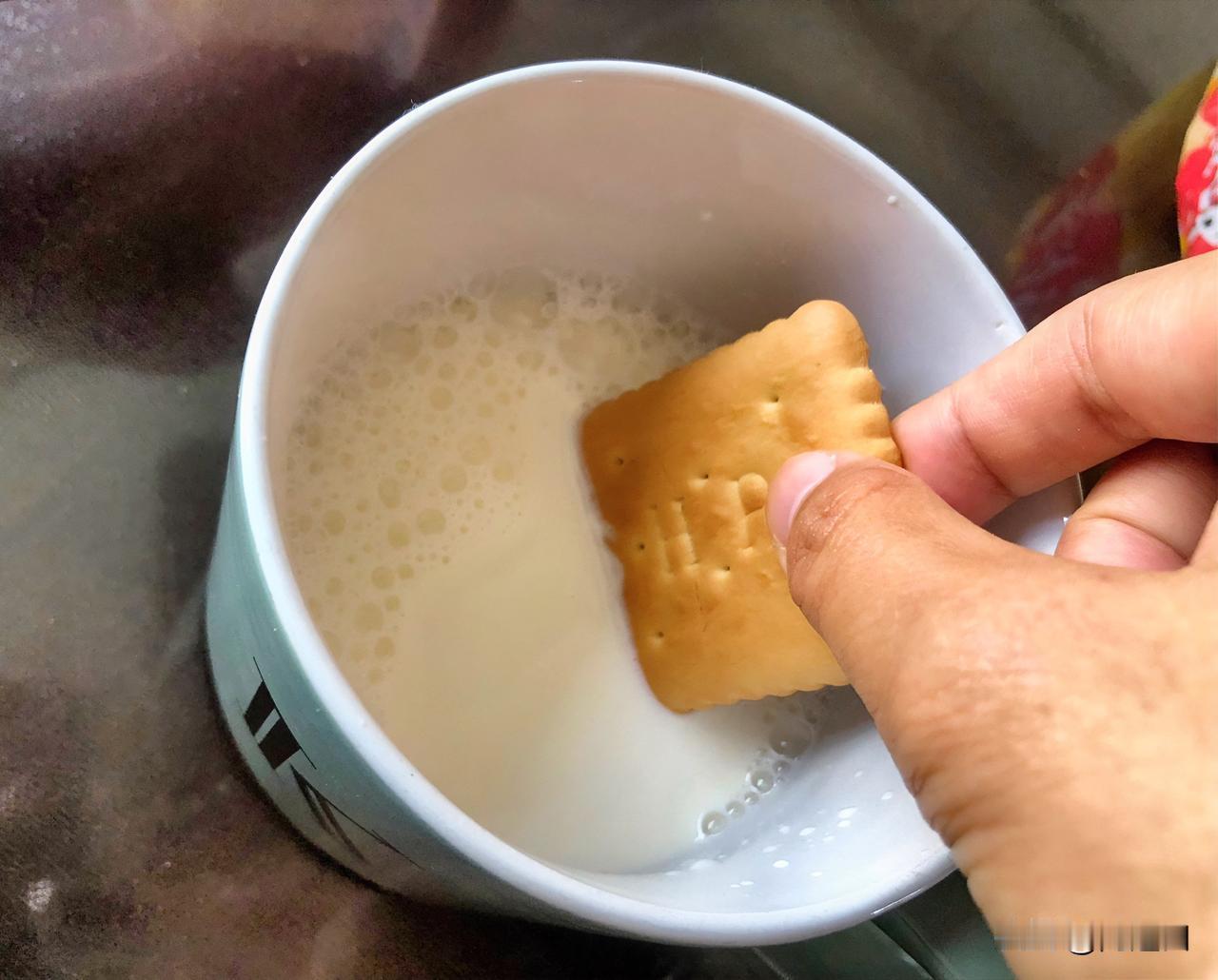 唉，存啥也不如存黄金！昨天几个好姐妹聚餐，在聊到黄金时，最大的姐姐说：那些年