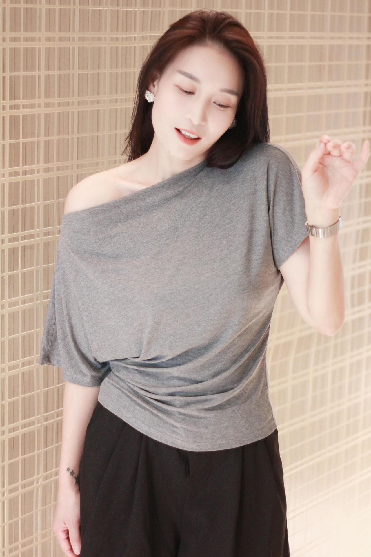 这位姐姐穿得真舒服。