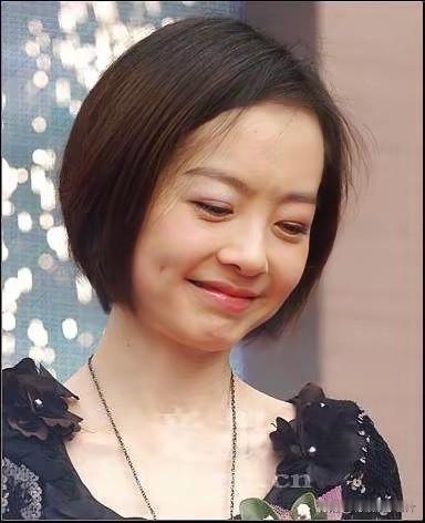 以前刷到鲁豫的采访片段，很多人都拿她的话术开玩笑，觉得她不太会采访。直到看完章泽天的一段访谈，不少人