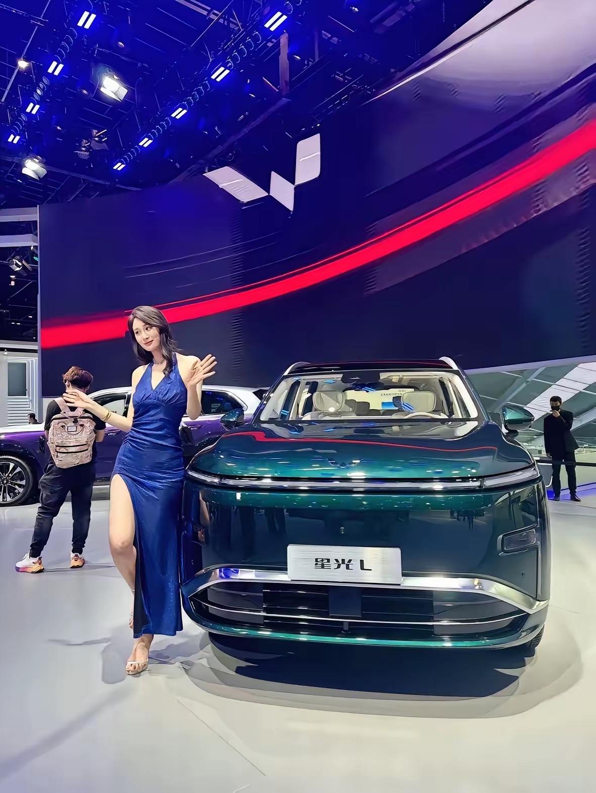 你工资收入属于哪一级?1、一级，2700元，艰难生活2、二级，3500元，只