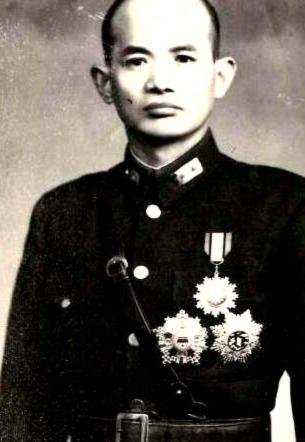1941年冬，74军骁将廖龄奇突遭军法严惩，师长之位旋即由张灵甫接掌。军中将士无