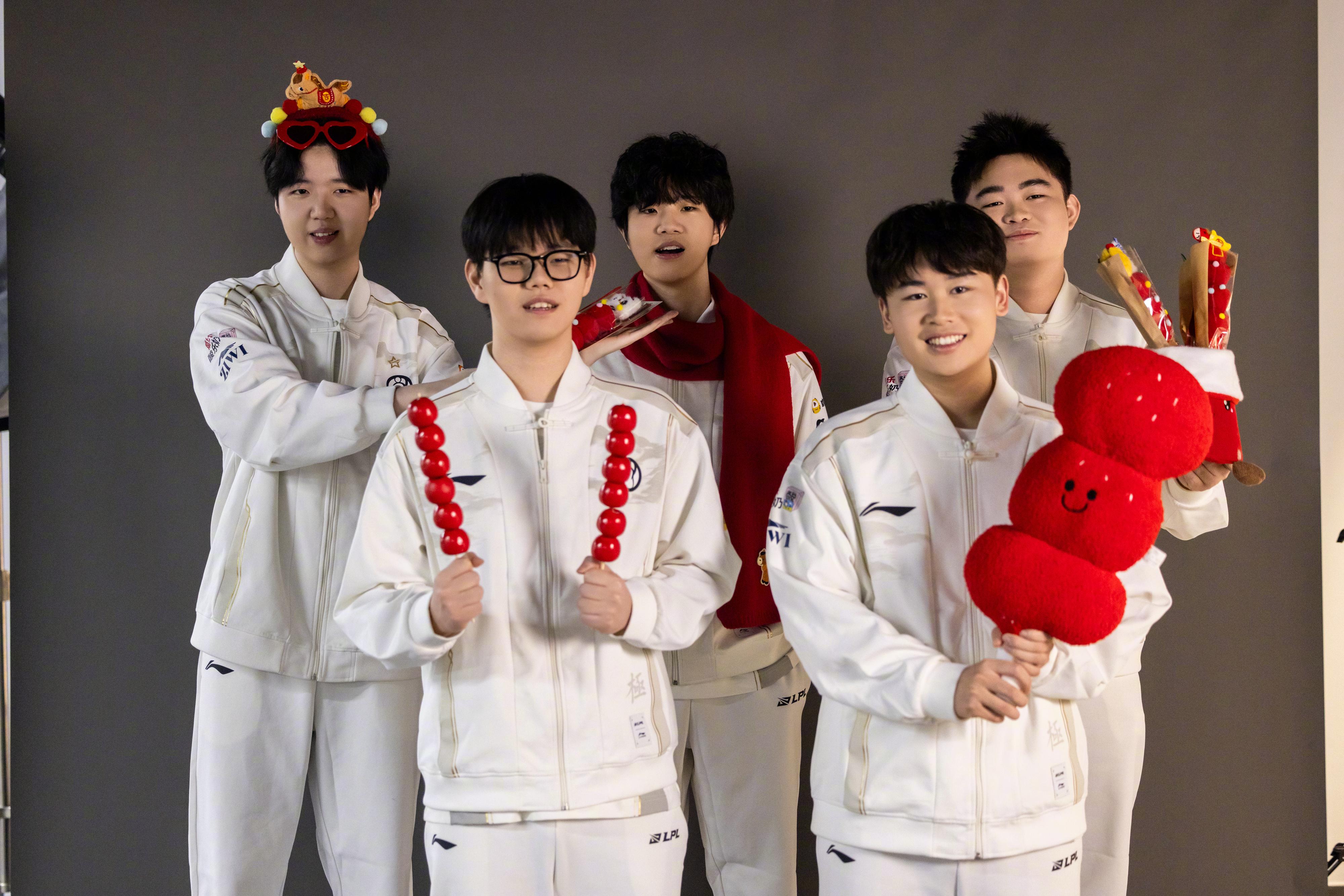 久违的冠军, IG时隔2449天再次捧起冠军奖杯