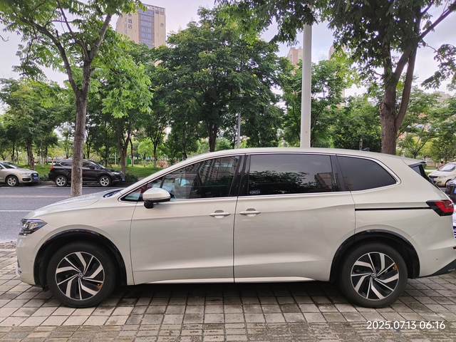 威然的辅助驾驶我觉得挺好用的带上家人自驾西安，单日单程1100KM+，一个人开