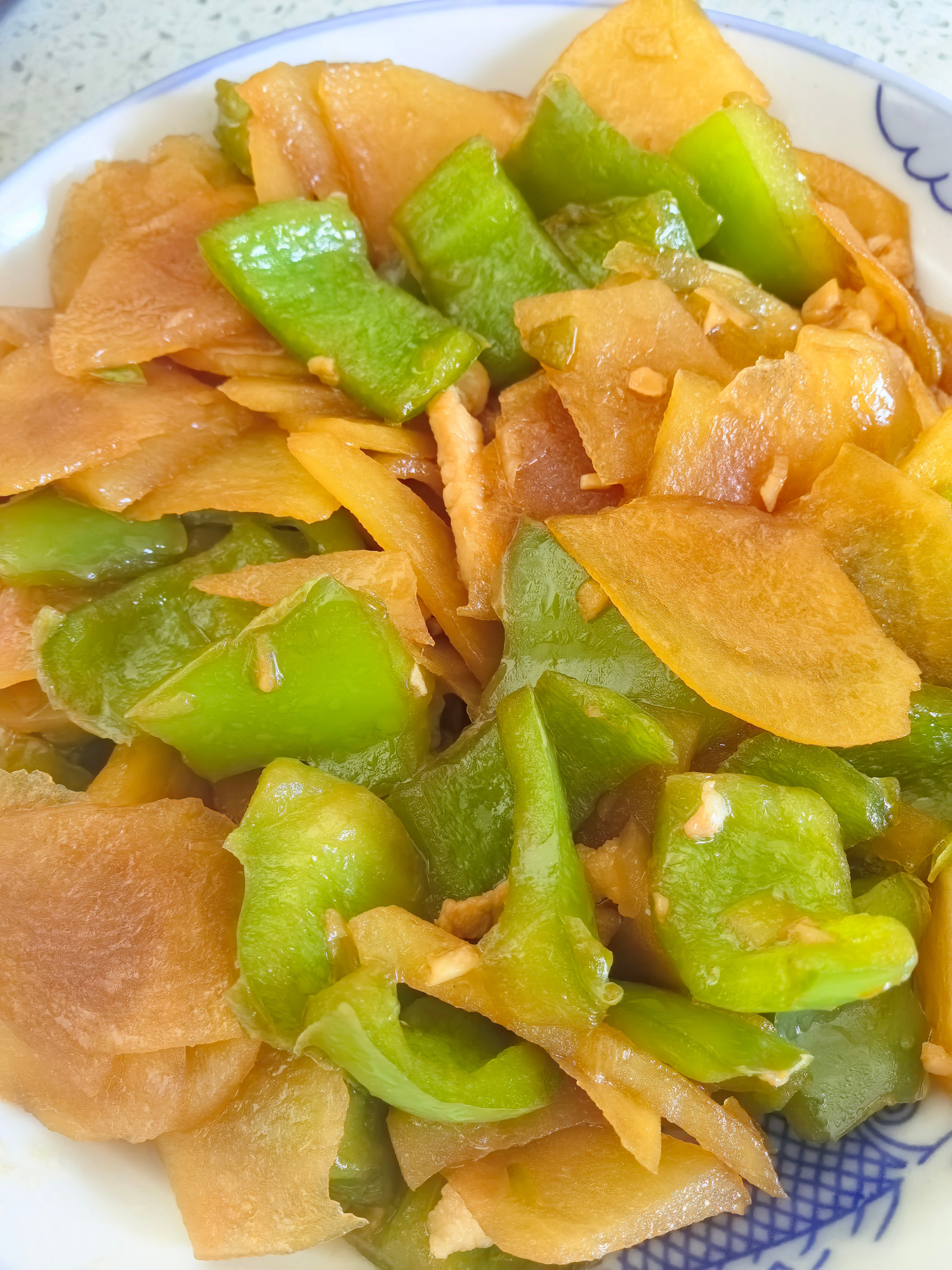 好忙叨的一上午啊，午饭整的有些晚，婆婆做的蒸五花肉太好吃了，配着大米饭🍚绝啦！