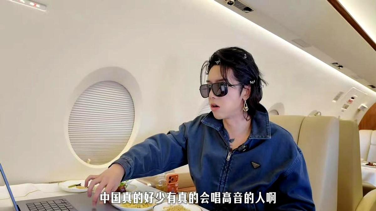 说句一直不敢说的实话，华晨宇，给所有歌手都上了一课，公众场合，你可以开玩笑，但是