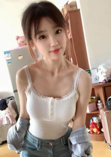 美女只是底层社会的稀缺资源大家每天为了挣口饭吃，累死累活。在这种情况下，资源