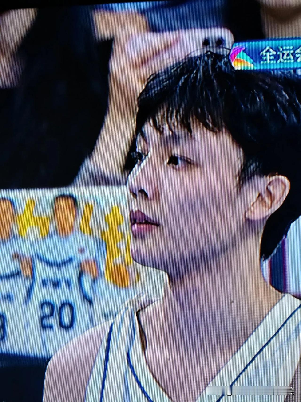 这次男篮国家队集训名单中没有徐杰，有不少球迷朋友感到不解和可惜，认为徐杰球打的那