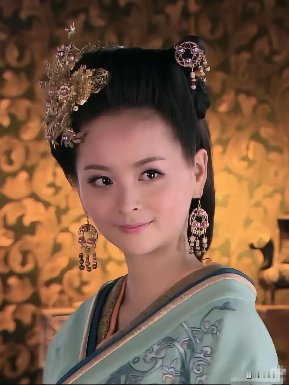 原来向太真的没有骗我们她说:“十个嫁富二代的，就有九个没好下场，尤其是女明星。