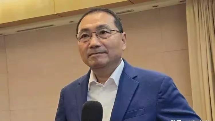 连日来，蓝营围绕着7月25日这天，精心布下了一个意味深长的局。白天是党主席郑丽文