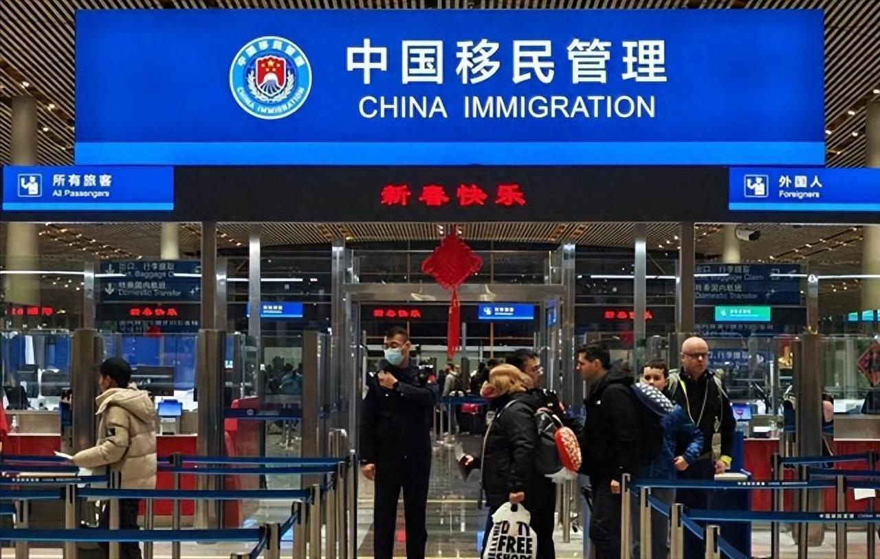 841号令一锤定音！网上都在传“公职身份和海外永居只能二选一”，但把法规原文看完