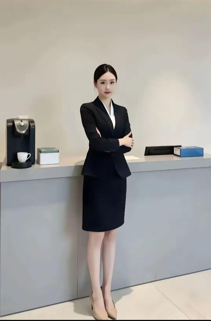 苏联冷笑话——厕所苏联一个因腿部伤退伍老兵去退役军人办事处办事，突然想上厕所，