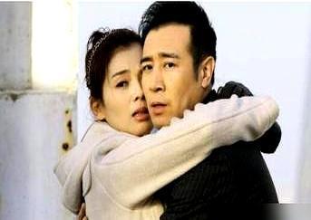 刘涛喝烈酒拍戏，为追求真实，直接灌了两口。她一边喝一边默默投入角色，