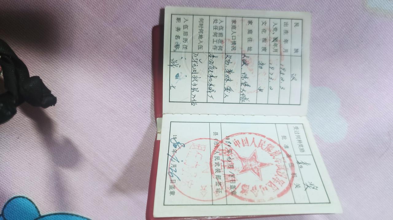 退役军人该不该挂光荣牌？光荣牌悬挂原来退役军人也可挂。我老家在