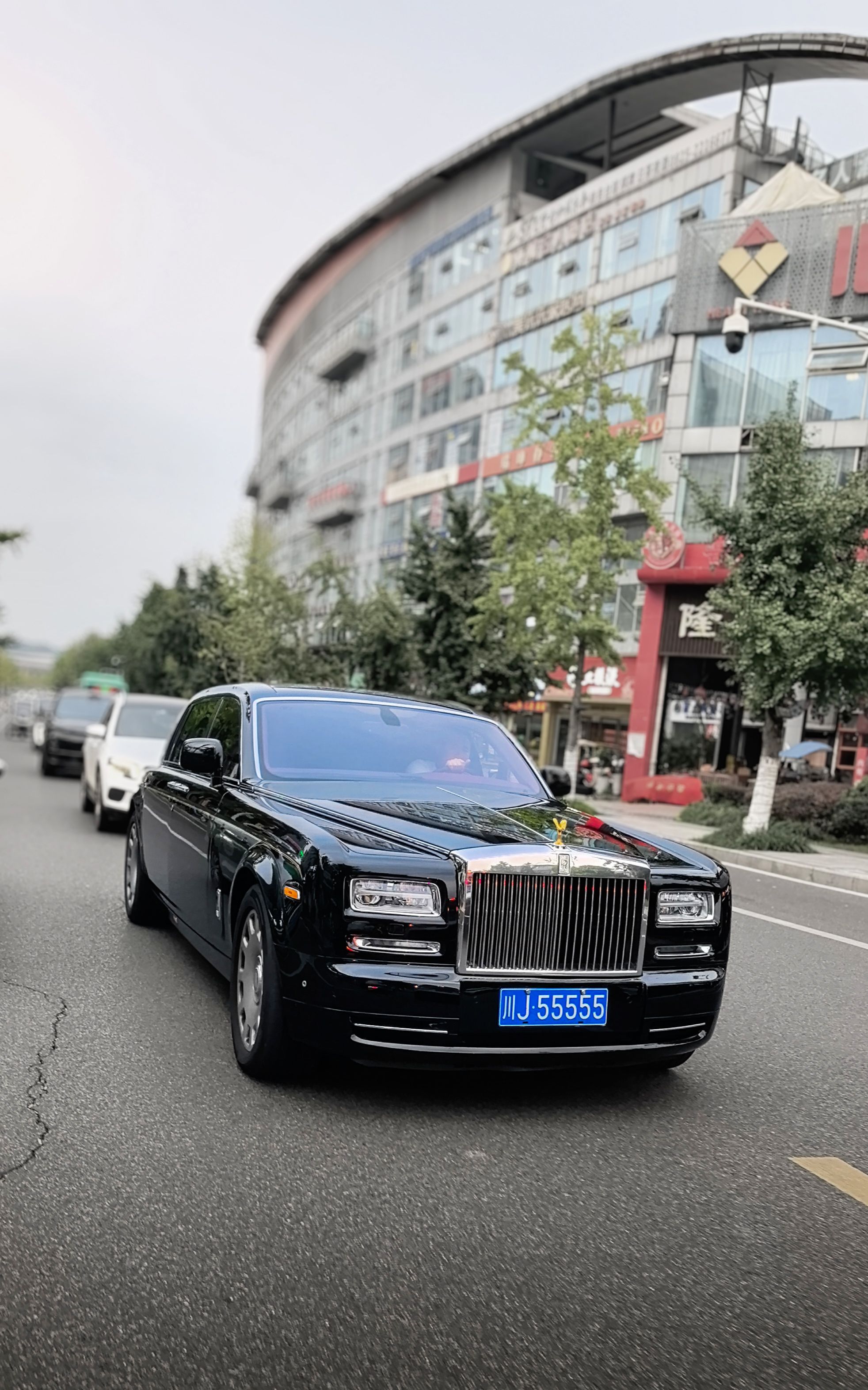 尊贵无需多言，劳斯为你发言劳斯莱斯幻影车牌