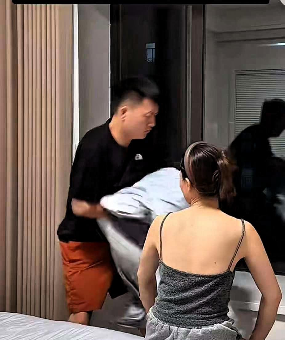 河南郑州一对夫妻，生意失败欠下三百多万债务，没有逃避，也没有怨天尤人，而是选择用