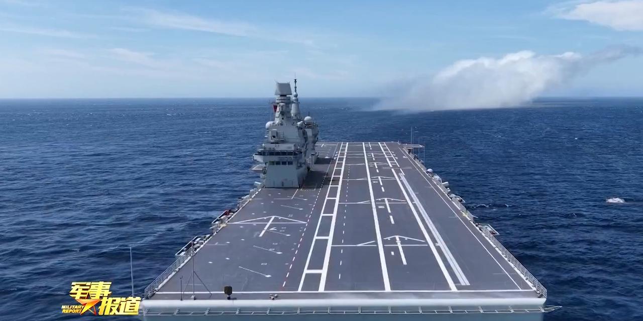 有弹射器的平板就是帅啊，哪怕被拍成图二也一样好看[捂脸哭]……嗯，就图二这造型