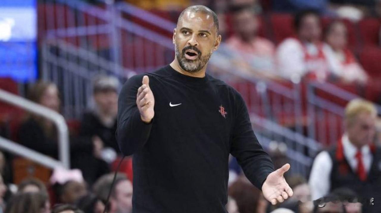 火箭主帅乌度卡真是太愤怒了！在今天火箭客场以128：133不敌鹈鹕的赛后采访中，