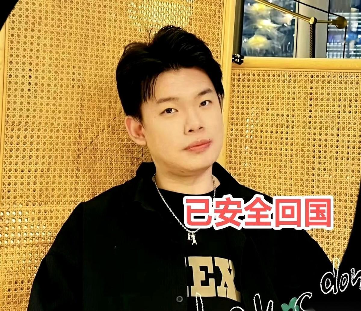 33岁的王棋把车开进浦东机场车库，一个人登上了飞往曼谷的航班。这次出门，他没跟
