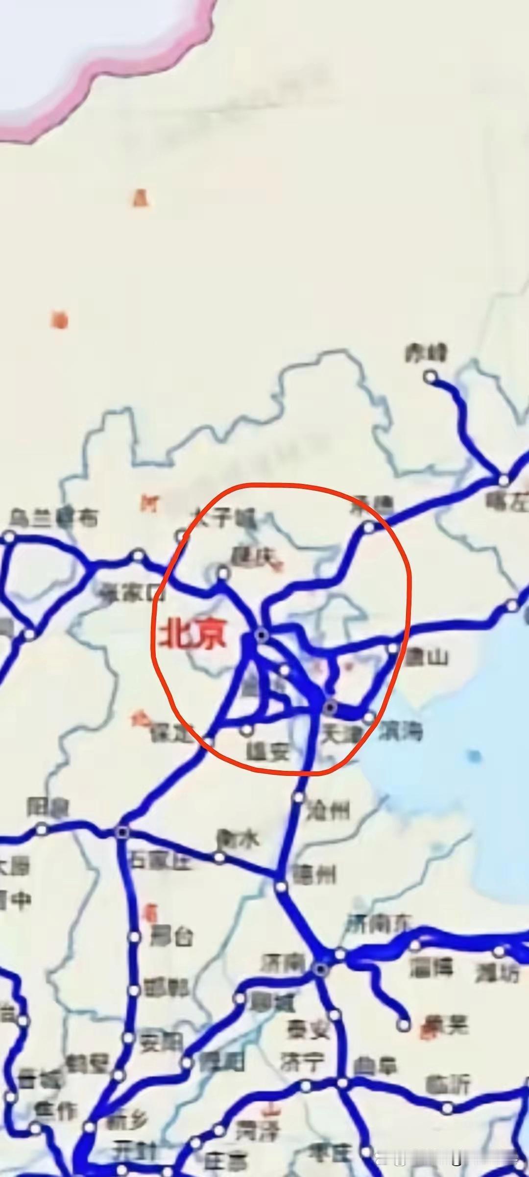 疏解首都繁忙的交通,有一个办法就是建设环北京高铁。北京是中国的首都,同时也是交
