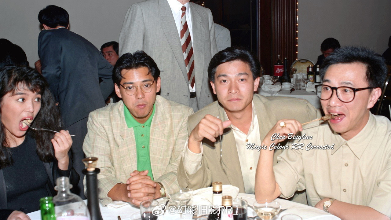 1988第一届金龙奖酒会众星云集，陈佳玲刘德华(右二)、莫少聪(右三)哈林