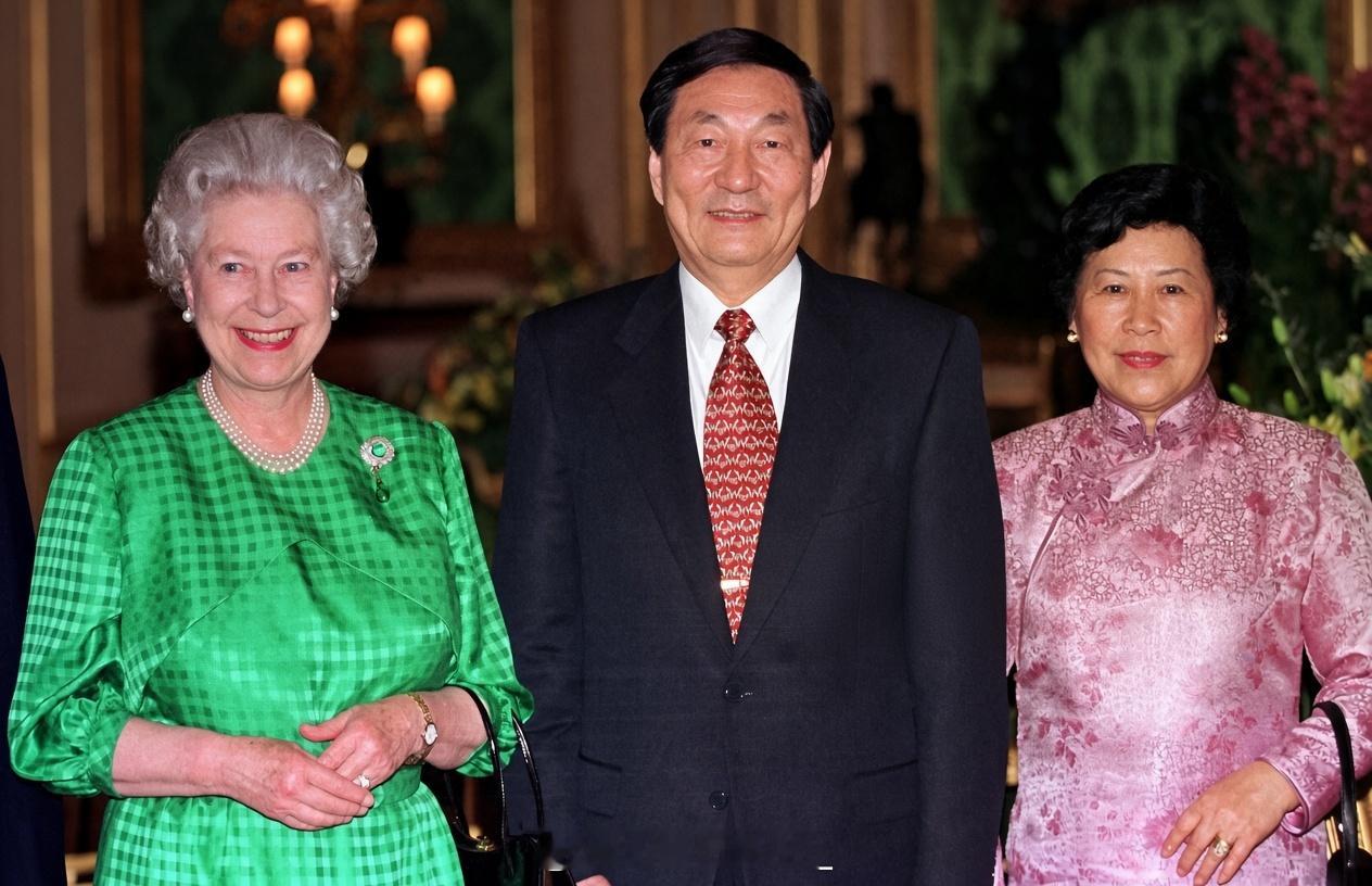 朱镕基（1928.10-2026.8）图1.1991年参观法国圣纳泽尔大西洋船厂