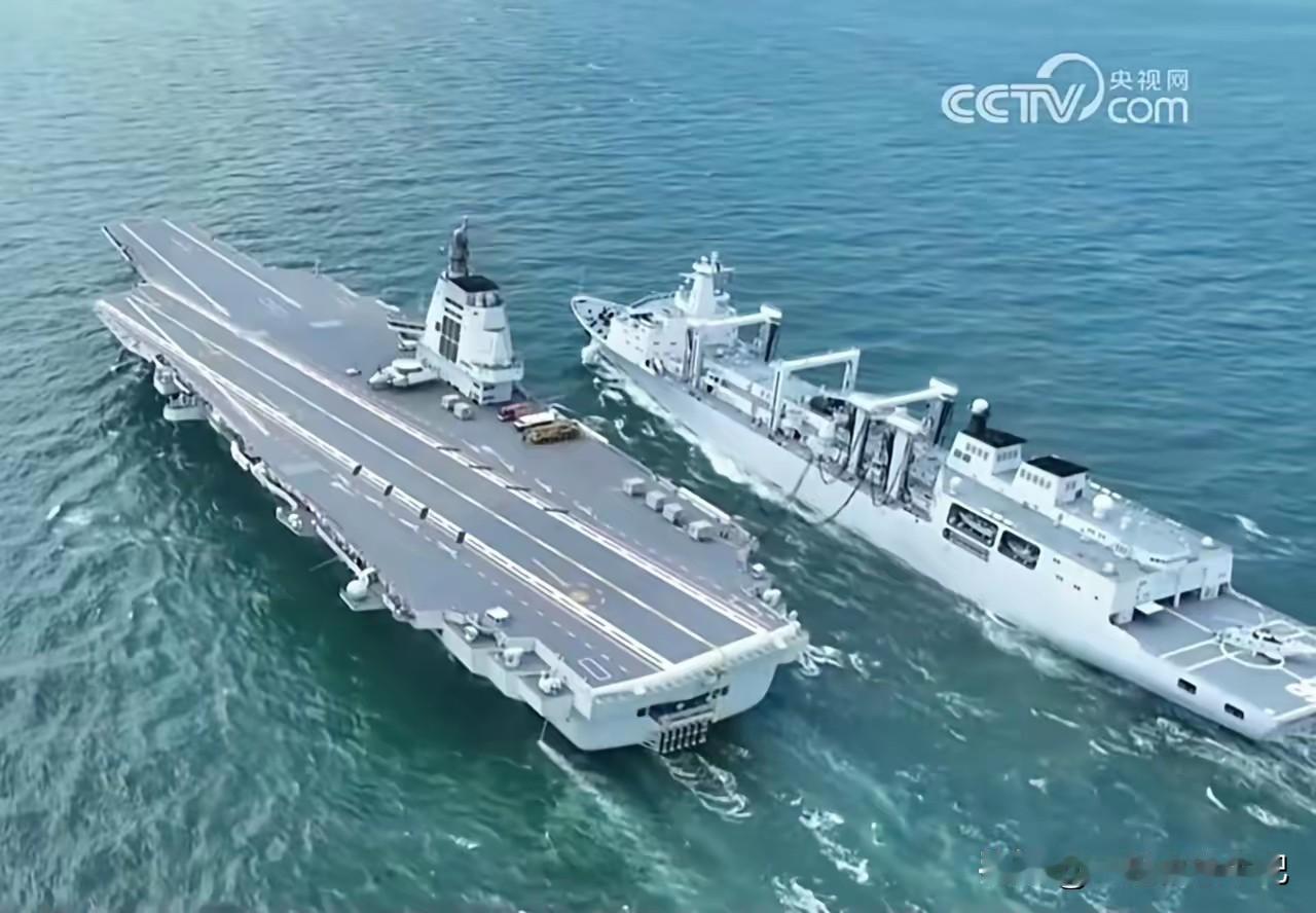 中国航母为什么要搞核动力!看看航母的奶妈091综合补给舰，吨位4.8万吨，看上