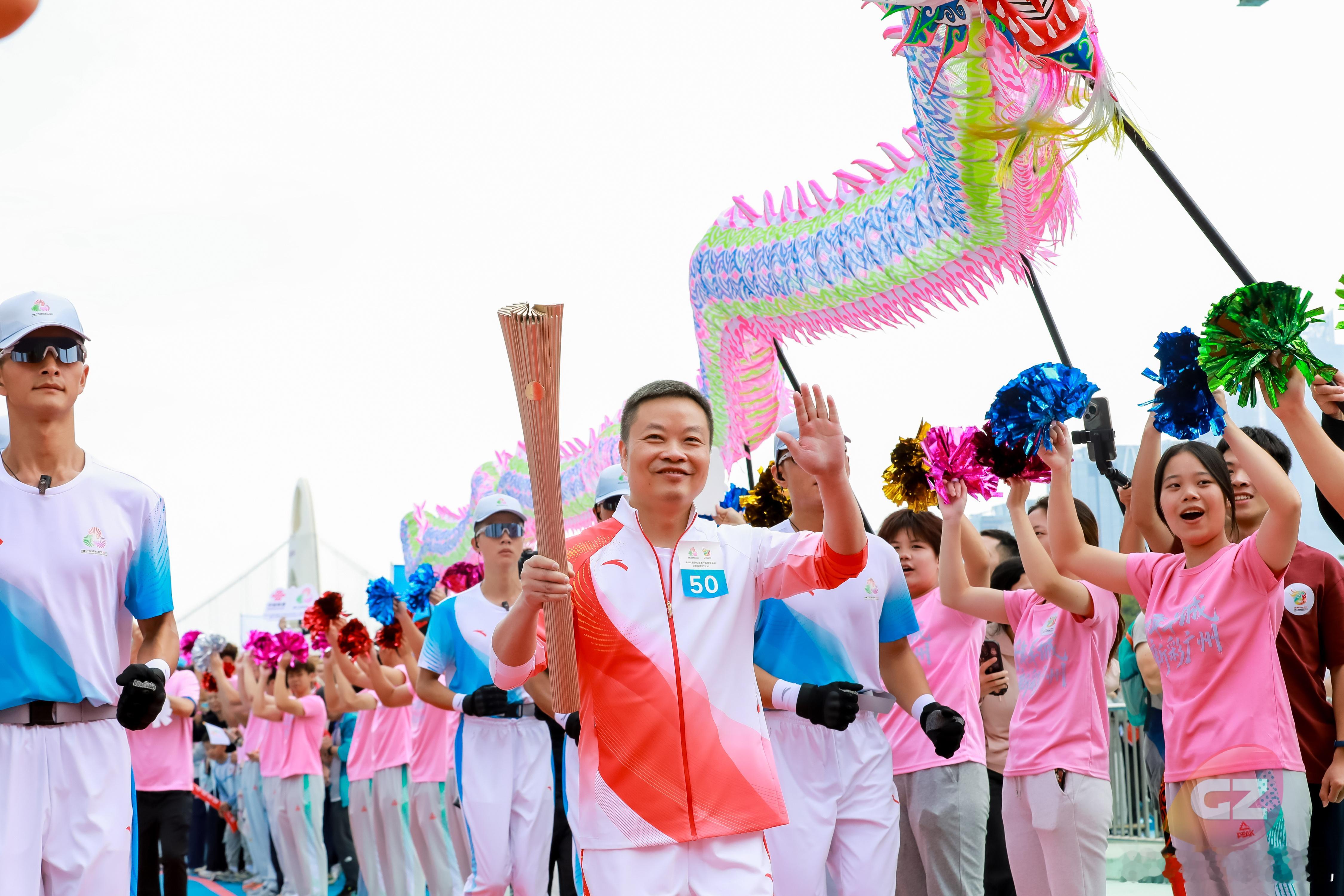 【全运会火炬传递圆满结束何小鹏广州压轴点燃科技圣火】刚刚，第十五届全运会火炬传