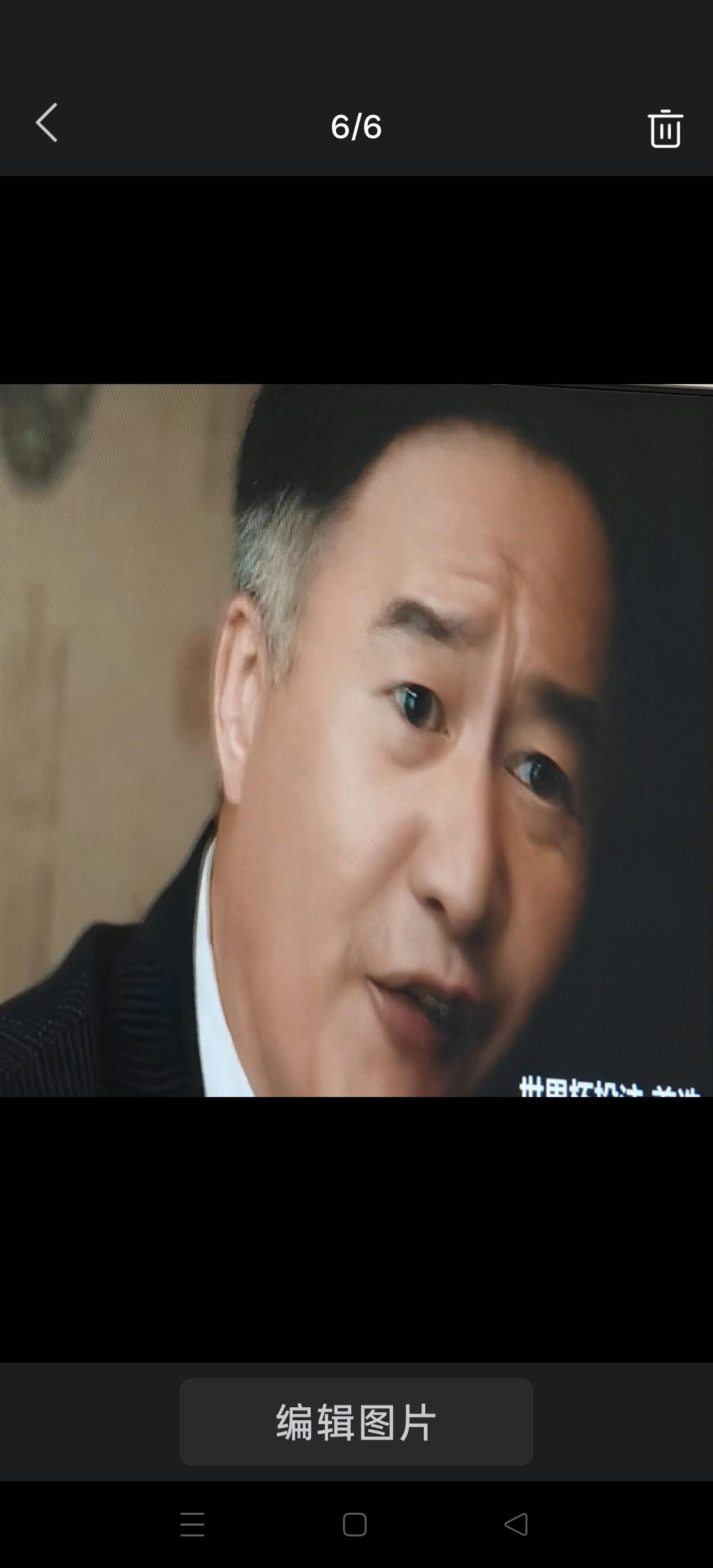 看《交锋》里贾春霖和曹了平吃饭的这段戏，我全程揪着心生怕贾春霖出什么意外。贾春霖